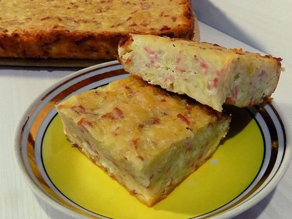 Запеченная картошка с сосисками, помидорами и сыром — рецепт с фото пошагово