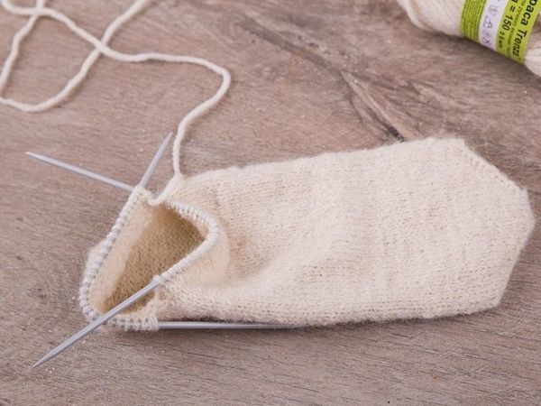 Методы вязания носка: от мыска и от манжеты