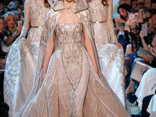 Коллекция «Лебедь» от дизайнера Elie Saab на показе Paris Fashion 2024