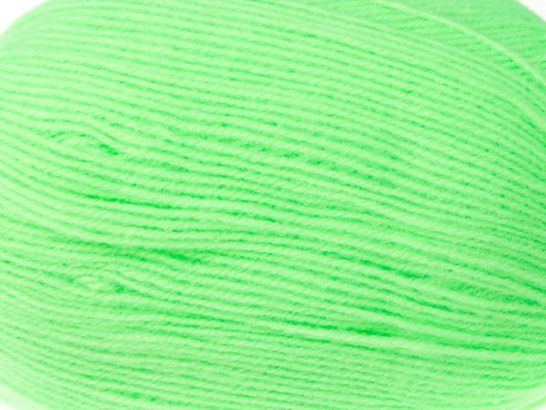 15 модных вещей зелёного цвета 2023: какие оттенки в тренде, кому они идут, как их сочетать