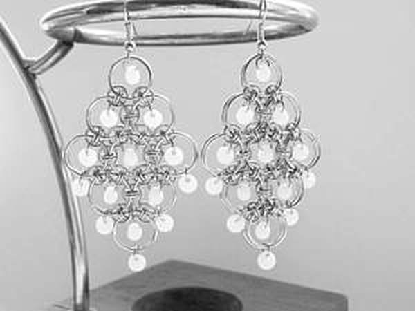 Серьги в технике chainmaille