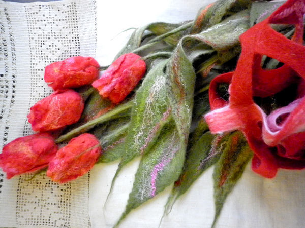 Валяный шарф-палантин Коралловый букет тюльпанов. | Ярмарка Мастеров - ручная работа, handmade