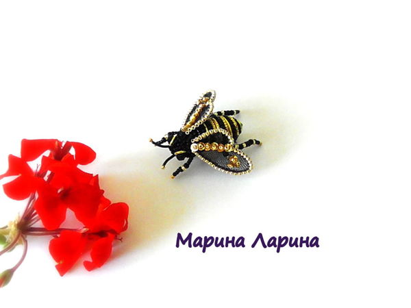 Embroidering ''Bee'' Brooch from Beads | Livemaster - handmade