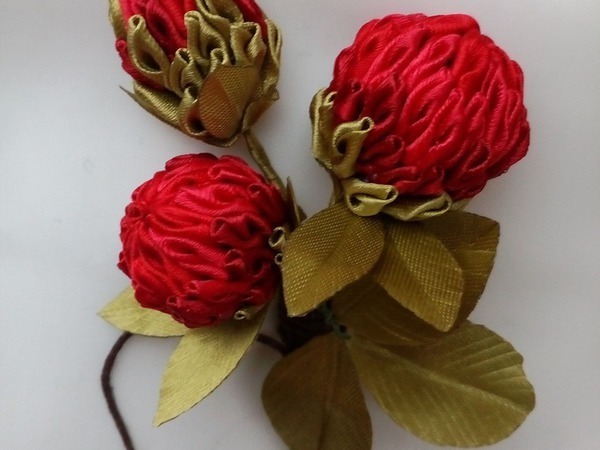 Цветы из лент в технике канзаши
