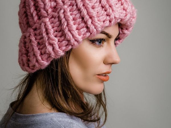 Вязание зимних шапок для женщин старше 50-60 лет - шапки и береты со схемами и описанием