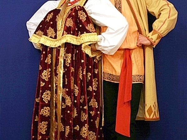 Русский традиционный костюм против моды а-ля рюс