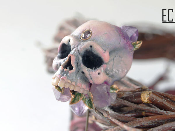 ВИДЕО. Брошь-игла Violet skull череп из полимерной глины, аметисты | Ярмарка Мастеров - ручная работа, handmade