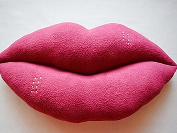 Как сделать губы привлекательными?