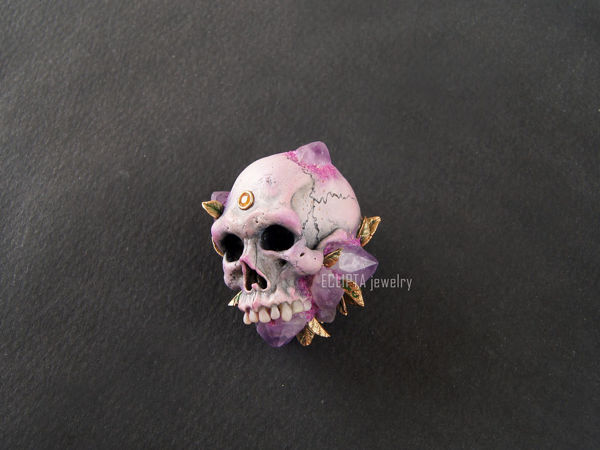 ВИДЕО. Кулон-брошь Violet skull череп из полимерной глины, аметисты | Ярмарка Мастеров - ручная работа, handmade