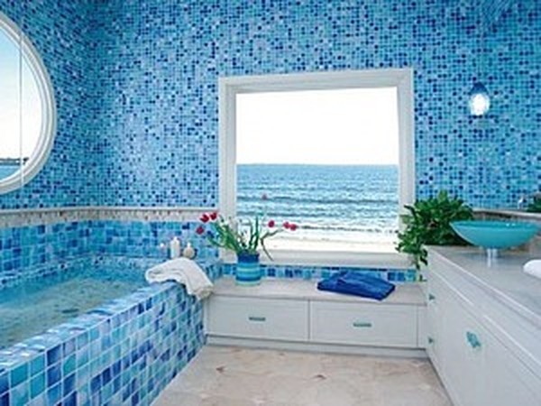 На гребне волны: 8 элементов ванной в морском стиле