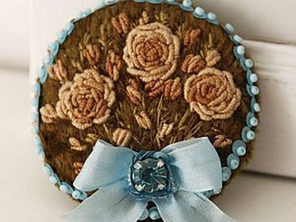 Embroidering a Brooch with Floss, Beads and Sequins | Livemaster - handmade