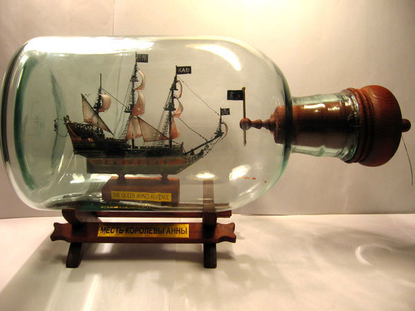Интересное хобби: корабли в бутылке. Поместить в бутылку то, что там ни за что не поместится