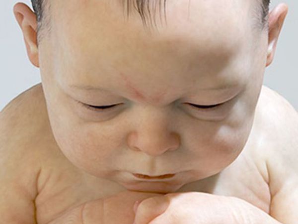 Gigantskie Lyudi Skulptora Ron Mueck Zhurnal Yarmarki Masterov