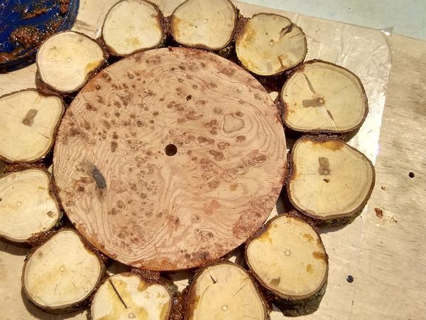 Делаем оригинальные деревянные часы из спилов. Часть 1. Первое склеивание | Ярмарка Мастеров - ручная работа, handmade