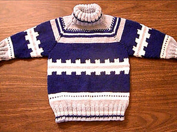 Вяжем спицами свитер для женщин, подборка схем и описаний