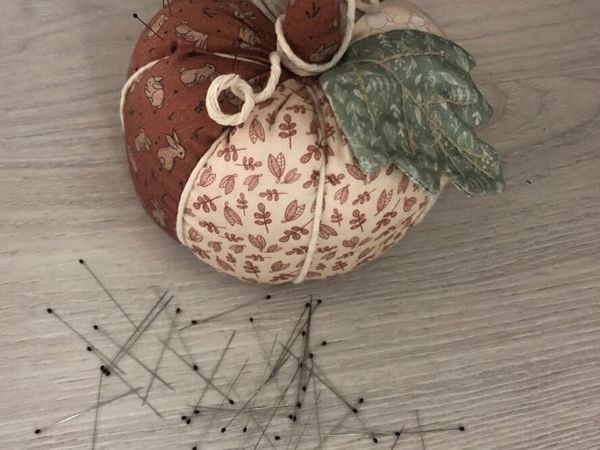 Лоскутная игольница в виде тыквы | Ярмарка Мастеров - ручная работа, handmade
