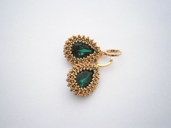 Видео Серьги из бисера и кристаллов Swarovski